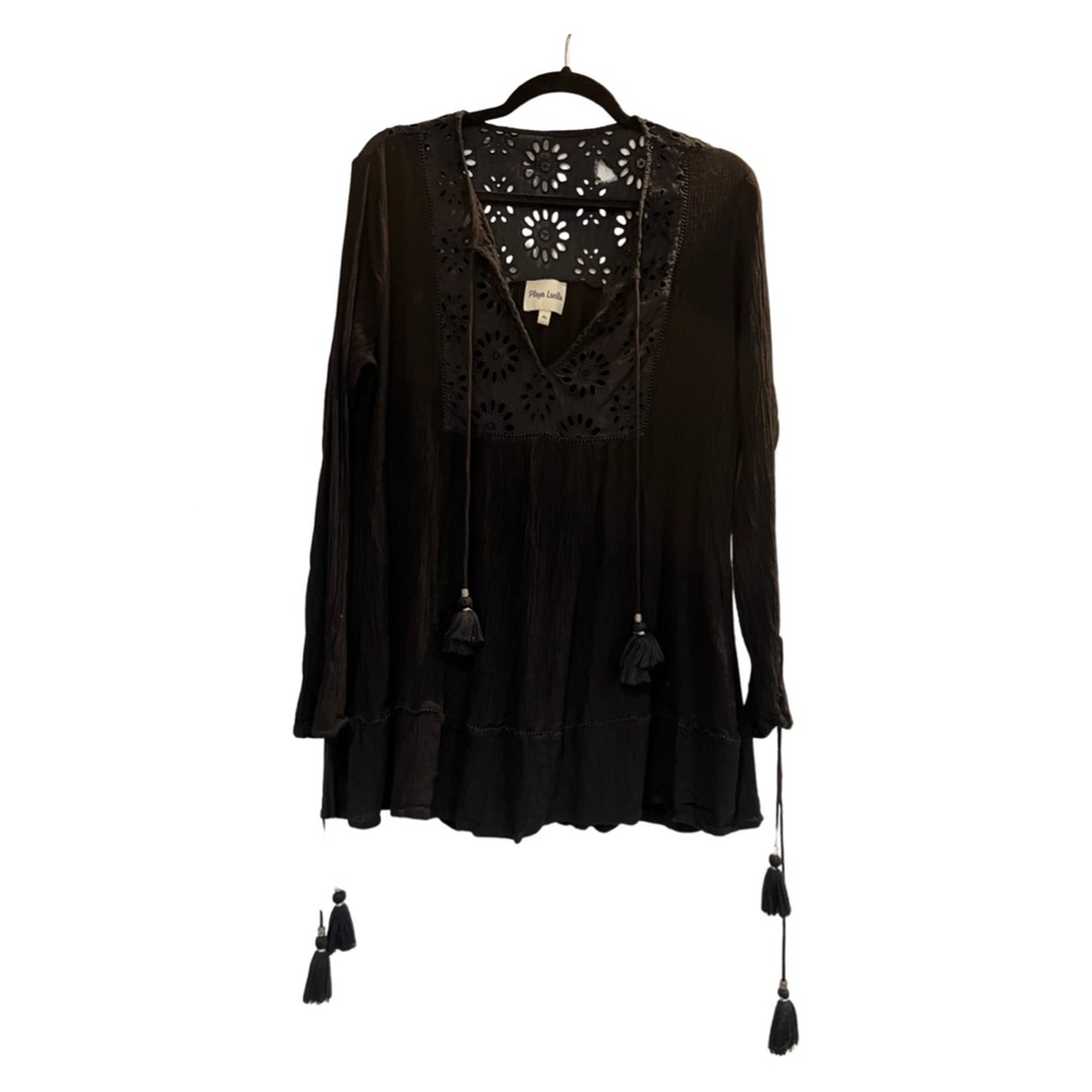 Playa Lucille XL beach cover up black - see small rip in back (pictured)